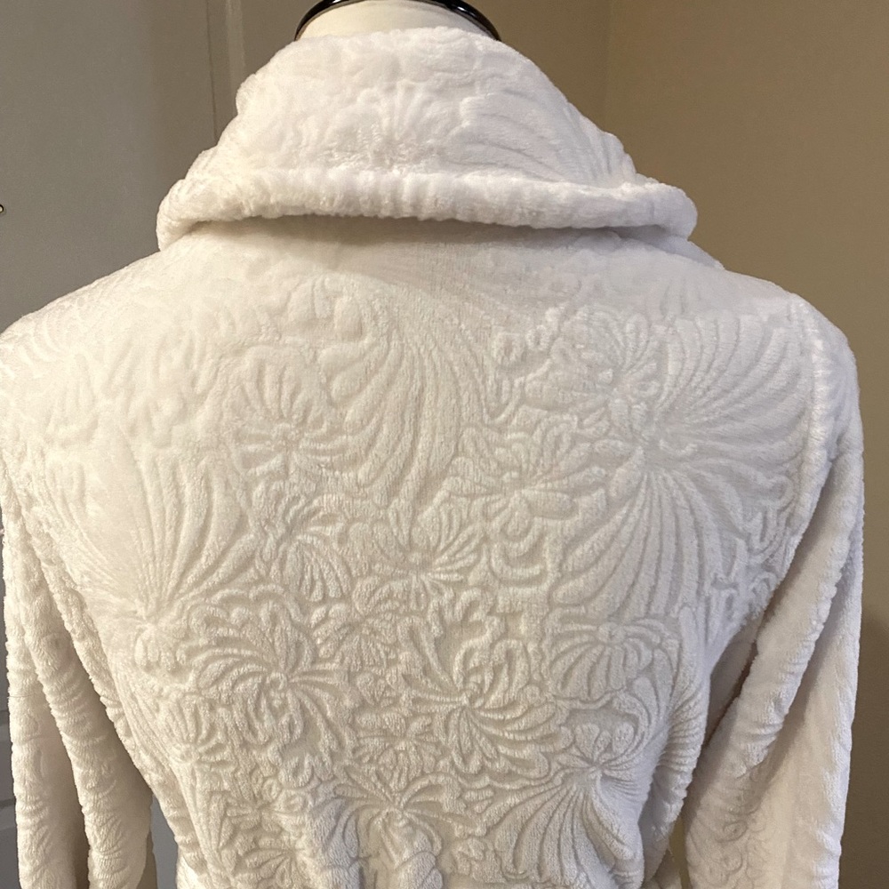 Soft White Robe - Picture 7 of 11